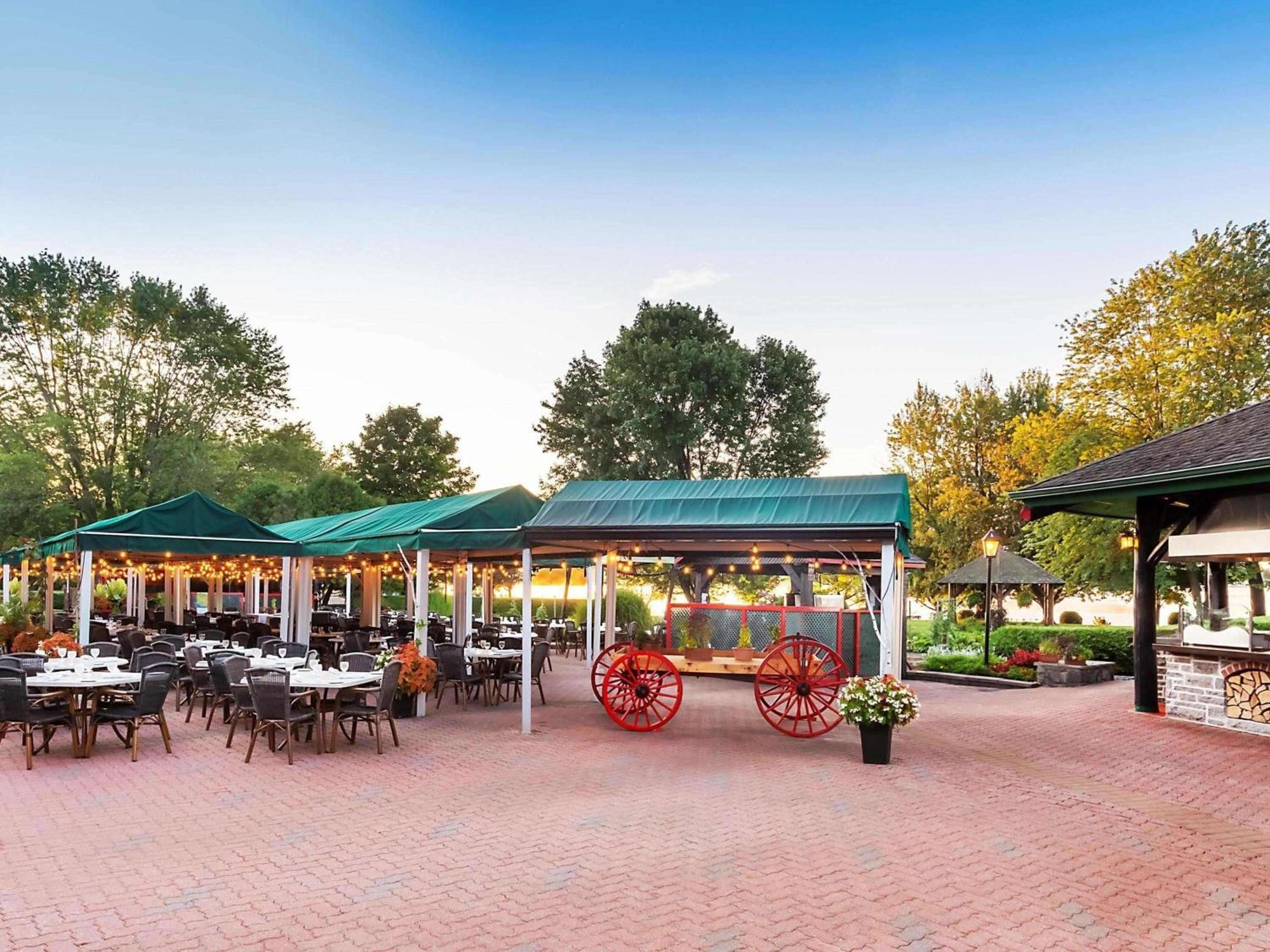 Fairmont Le Chateau Montebello Exterior photo