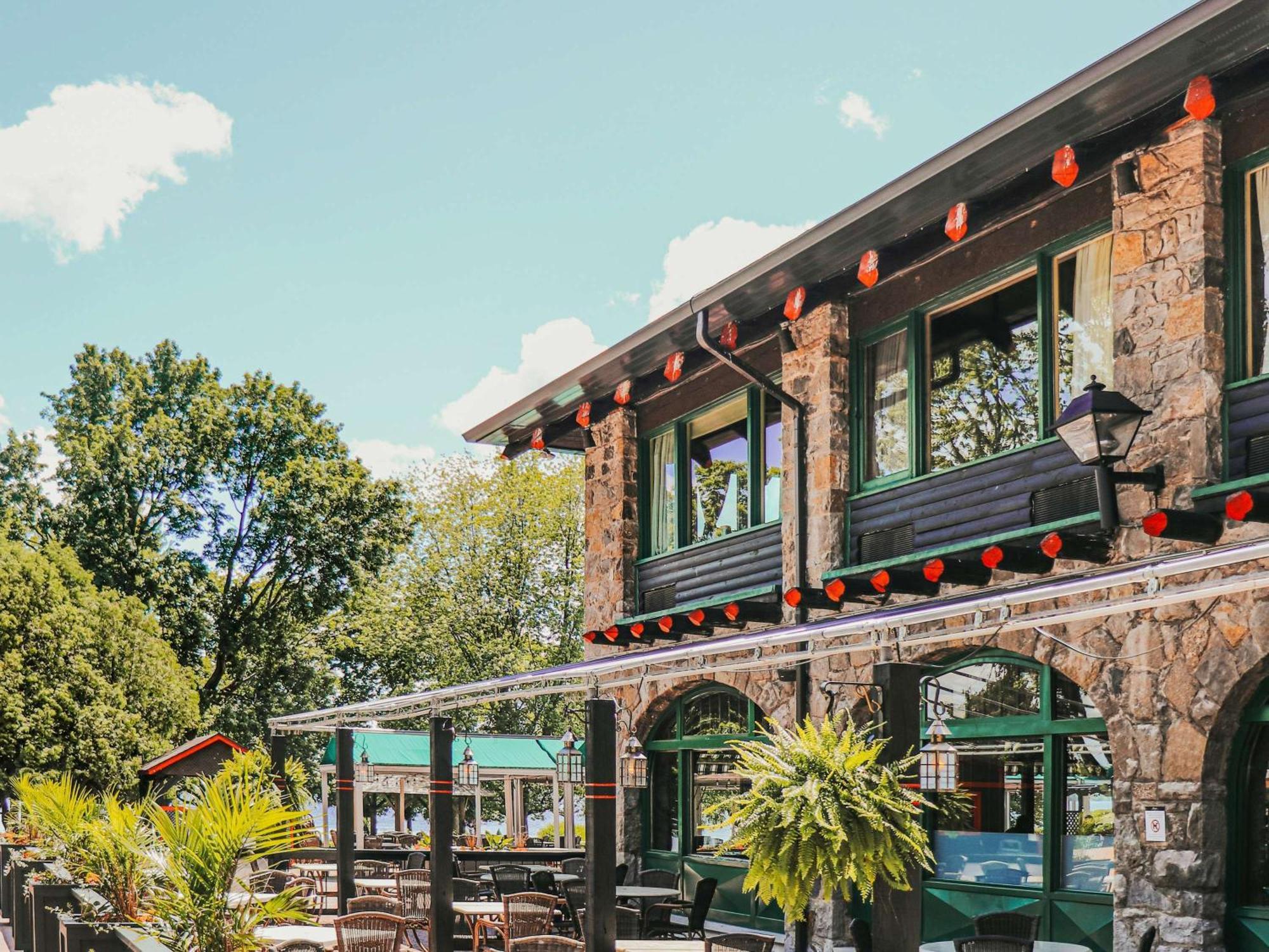 Fairmont Le Chateau Montebello Exterior photo