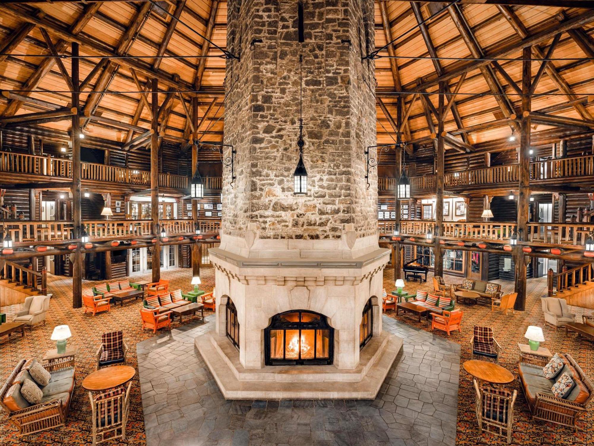 Fairmont Le Chateau Montebello Exterior photo